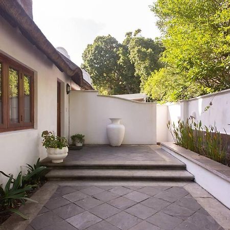 Mawethu Peaceful Garden With Covered Pool And Braai Area ケープタウン エクステリア 写真