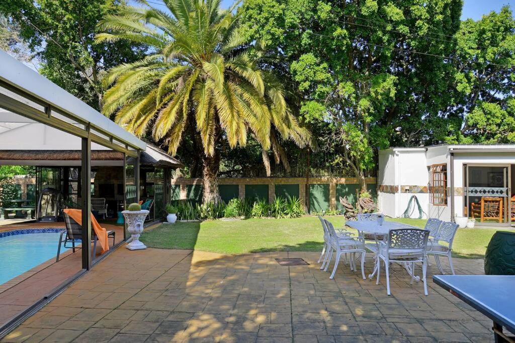 Mawethu Peaceful Garden With Covered Pool And Braai Area ケープタウン エクステリア 写真