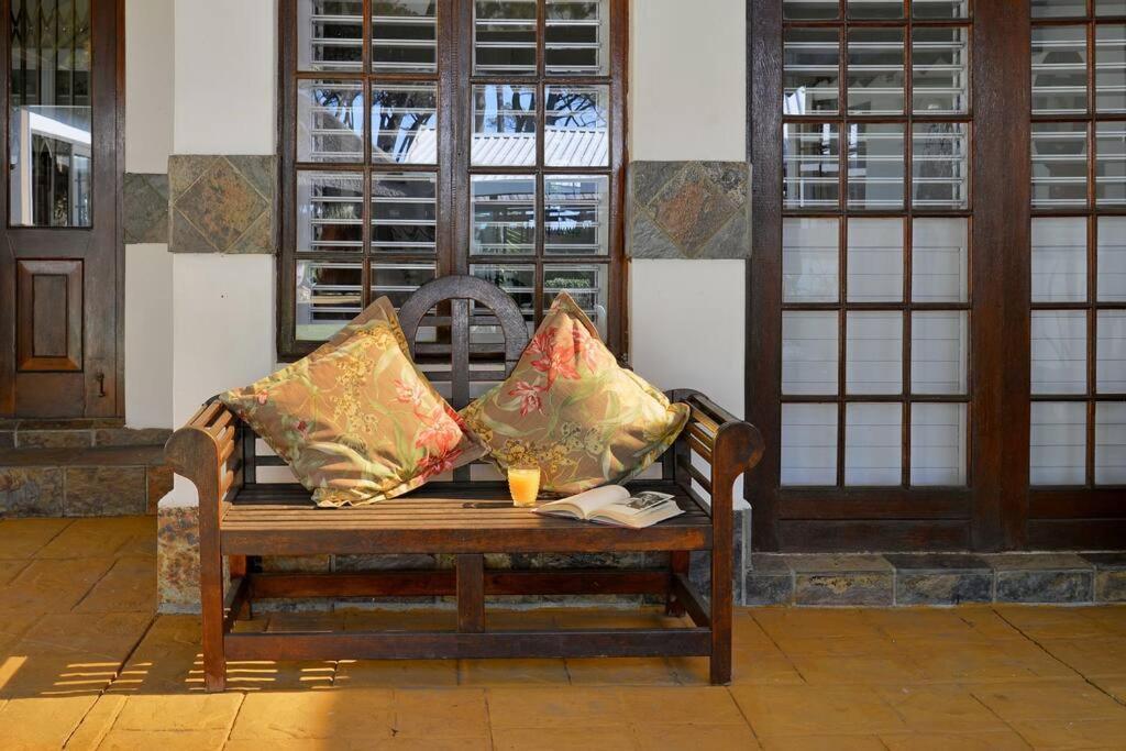 Mawethu Peaceful Garden With Covered Pool And Braai Area ケープタウン エクステリア 写真