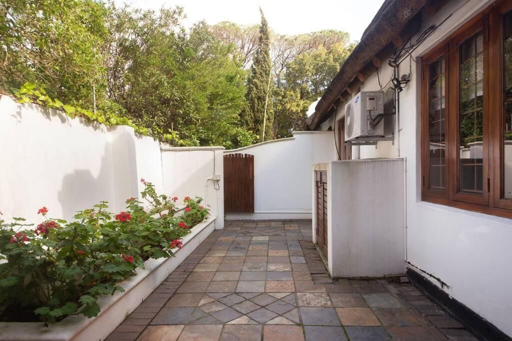 Mawethu Peaceful Garden With Covered Pool And Braai Area ケープタウン エクステリア 写真