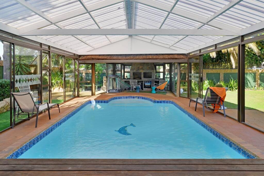 Mawethu Peaceful Garden With Covered Pool And Braai Area ケープタウン エクステリア 写真