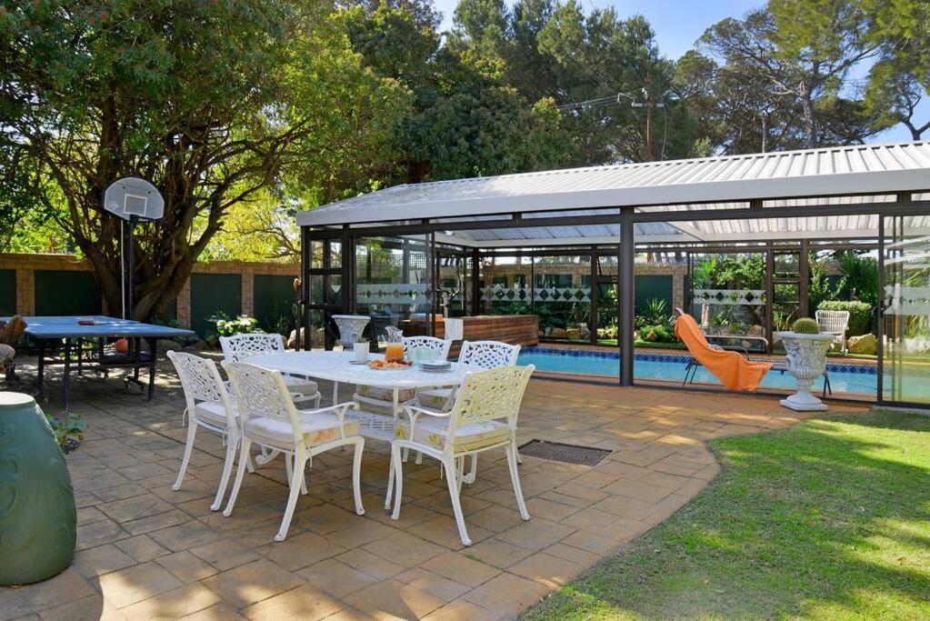 Mawethu Peaceful Garden With Covered Pool And Braai Area ケープタウン エクステリア 写真