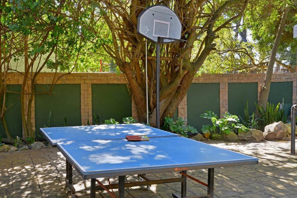 Mawethu Peaceful Garden With Covered Pool And Braai Area ケープタウン エクステリア 写真