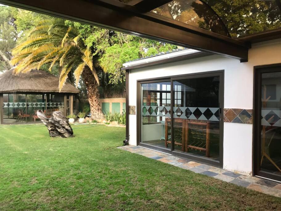 Mawethu Peaceful Garden With Covered Pool And Braai Area ケープタウン エクステリア 写真
