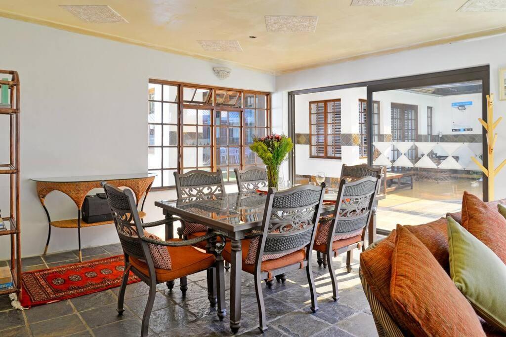 Mawethu Peaceful Garden With Covered Pool And Braai Area ケープタウン エクステリア 写真